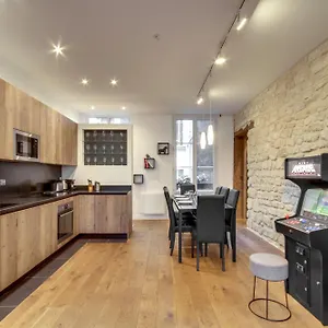 Mandar 14 , Paris France