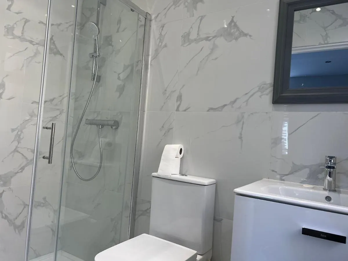 Apartment MJ Serviced Apartment: Luxurious West London Living Near Tube Hanwell United Kingdom
